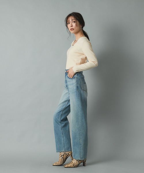 RIVE DROITE（リヴドロワ）の「大人のワードローブにマストな一枚　針抜き裏総針Vネックニット（ニット/セーター・レディース・ベージュ/ライトベージュ/ネイビー・FREE）」の4枚目の写真