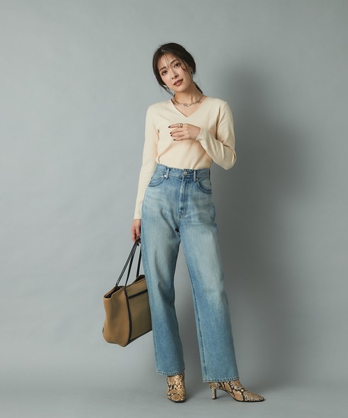 RIVE DROITE（リヴドロワ）の「大人のワードローブにマストな一枚　針抜き裏総針Vネックニット（ニット/セーター・レディース・ベージュ/ライトベージュ/ネイビー・FREE）」の13枚目の写真