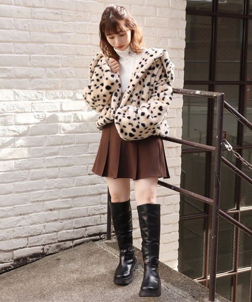 one after another NICE CLAUP(ワンアフターアナザーナイスクラップ)の「でか襟ファーコート(その他アウター・レディース・ブラック/アイボリー/アニマル・FREE)」の8枚目の写真