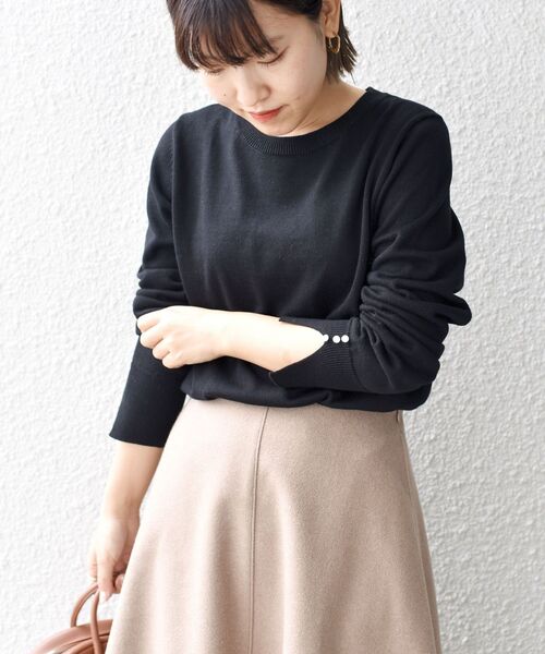 SHIPS（シップス）の「*〈手洗い可能〉パールモチーフスリーブプルオ-バー◆（ニット/セーター・レディース・ブラック/ネイビー/オフホワイト/ライトオリーブ・ONE SIZE）」の21枚目の写真