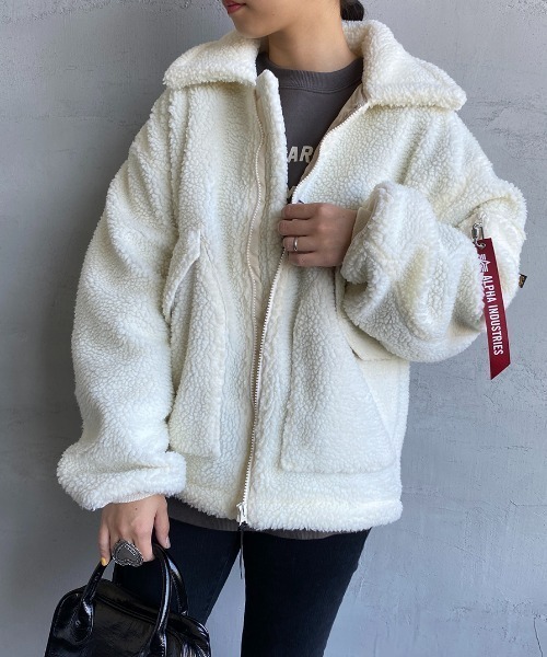 Alpha Industries（アルファインダストリーズ）の「[ALPHA/アルファ] ビッグシルエット ミリタリーボアフリースジャケット（ミリタリージャケット・レディース・オフホワイト/ブラウン・M）」の2枚目の写真