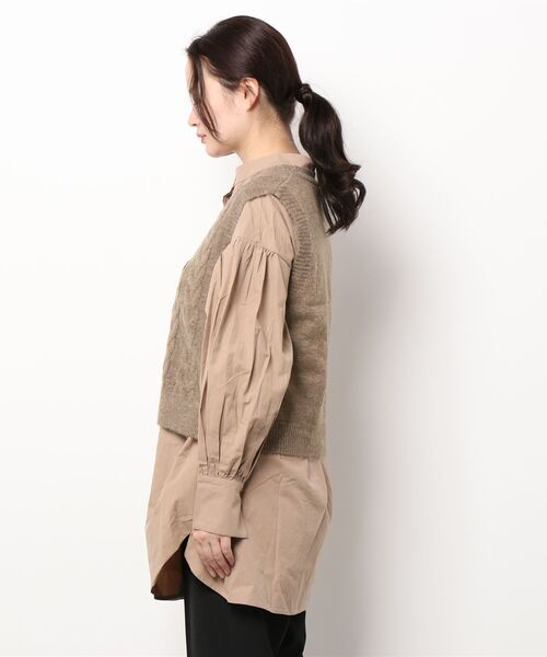 ECRIRE（エクリール）の「【陽コラボ】バンドカラーロング丈ブラウス+ケーブル柄ニットベスト　セット（シャツ/ブラウス・レディース・ブラック/ベージュ/ブラウン/オフホワイト・M）」の17枚目の写真