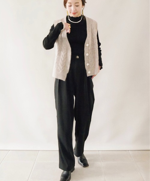 ECRIRE（エクリール）の「【陽コラボ】バンドカラーロング丈ブラウス+ケーブル柄ニットベスト　セット（シャツ/ブラウス・レディース・ブラック/ベージュ/ブラウン/オフホワイト・M）」の9枚目の写真