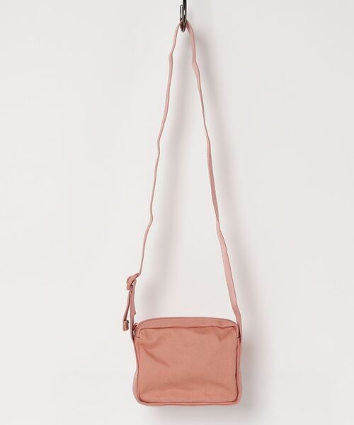 Reebok（リーボック）の「クロスボディ バッグ / CL FO CROSSBODY BAG（ショルダーバッグ・メンズ・ブラック/ピンク系その他・FREE）」の11枚目の写真