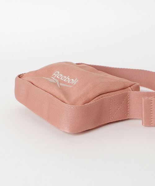 Reebok（リーボック）の「クロスボディ バッグ / CL FO CROSSBODY BAG（ショルダーバッグ・メンズ・ブラック/ピンク系その他・FREE）」の7枚目の写真