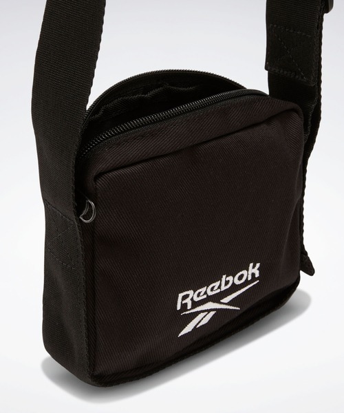 Reebok（リーボック）の「クロスボディ バッグ / CL FO CROSSBODY BAG（ショルダーバッグ・メンズ・ブラック/ピンク系その他・FREE）」の6枚目の写真