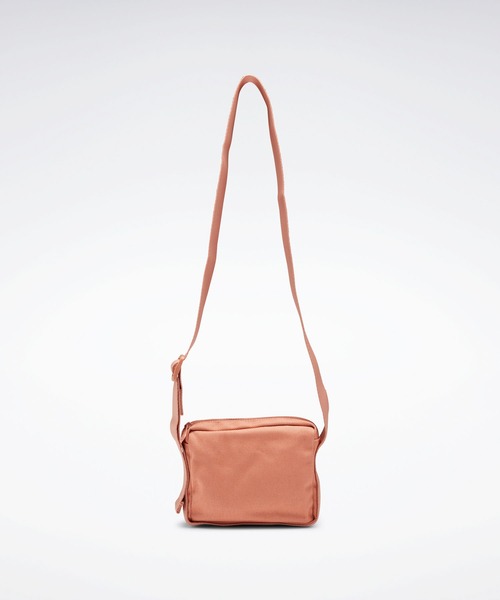 Reebok（リーボック）の「クロスボディ バッグ / CL FO CROSSBODY BAG（ショルダーバッグ・メンズ・ブラック/ピンク系その他・FREE）」の9枚目の写真