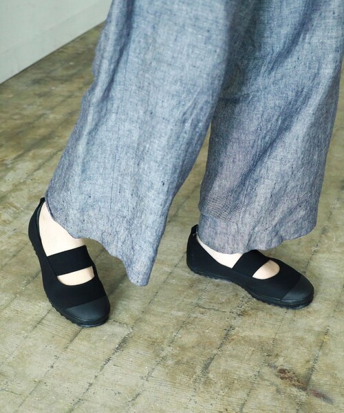 BEAMS JAPAN(ビームス ジャパン)の「MOONSTAR × BEAMS JAPAN / 別注 モノトーン うわばき Ver.2.0(その他シューズ・レディース・ブラック・23/24/25)」の2枚目の写真
