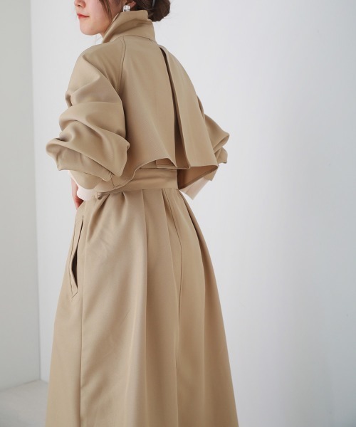 Bab（バブ）の「ステンカラーボリュームスリーブトレンチコート（トレンチコート・レディース・ブラック/ベージュ・M）」の4枚目の写真