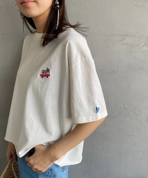 The Endless Summer（エンドレスサマー）の「[THE ENDLESS SUMMER/エンドレスサマー] 別注 ワンポイントBUHI刺繍 カットオフTシャツ（Tシャツ/カットソー・レディース・ブラック/サックスブルー/イエロー/ホワイト・S）」の2枚目の写真