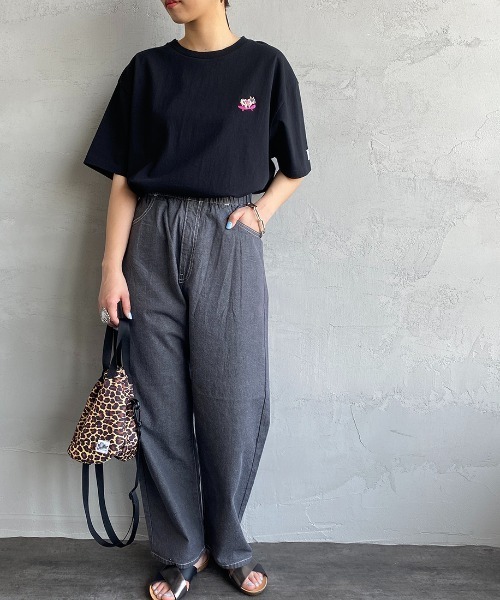 The Endless Summer（エンドレスサマー）の「[THE ENDLESS SUMMER/エンドレスサマー] 別注 ワンポイントBUHI刺繍 カットオフTシャツ（Tシャツ/カットソー・レディース・ブラック/サックスブルー/イエロー/ホワイト・S）」の7枚目の写真
