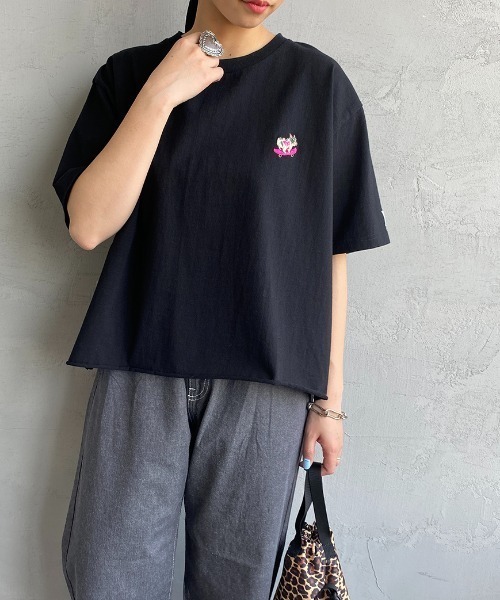 The Endless Summer（エンドレスサマー）の「[THE ENDLESS SUMMER/エンドレスサマー] 別注 ワンポイントBUHI刺繍 カットオフTシャツ（Tシャツ/カットソー・レディース・ブラック/サックスブルー/イエロー/ホワイト・S）」の19枚目の写真
