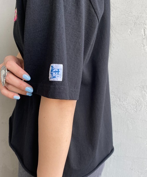 The Endless Summer（エンドレスサマー）の「[THE ENDLESS SUMMER/エンドレスサマー] 別注 ワンポイントBUHI刺繍 カットオフTシャツ（Tシャツ/カットソー・レディース・ブラック/サックスブルー/イエロー/ホワイト・S）」の8枚目の写真