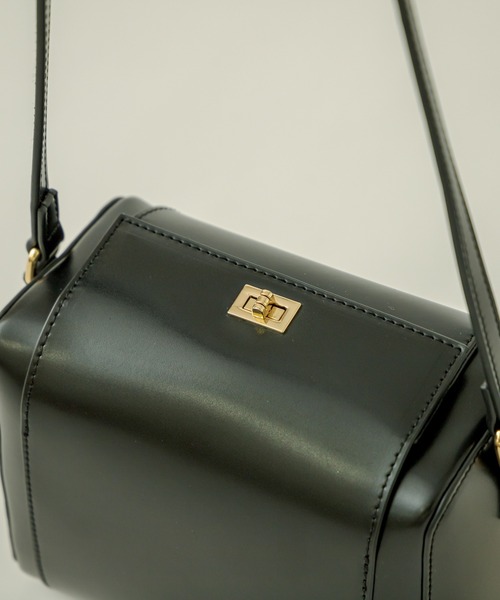 loti(ロティ)の「WEB限定 loti ボックスボストンショルダーBAG(ショルダーバッグ・レディース・ブラック/ブラウン・ONE SIZE)」の10枚目の写真