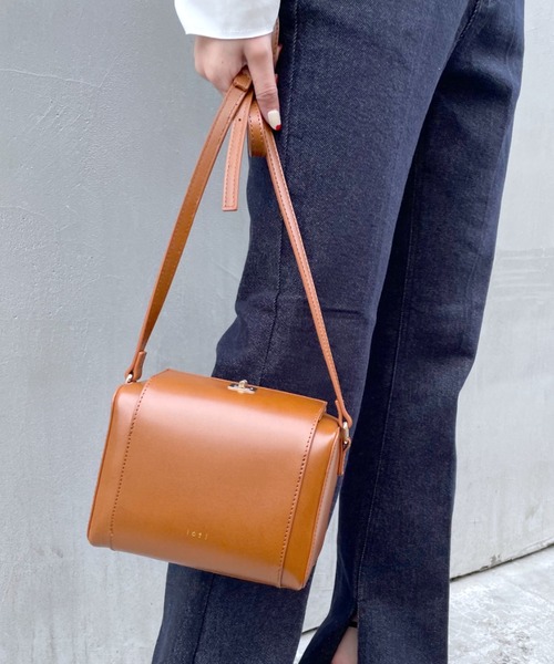 loti(ロティ)の「WEB限定 loti ボックスボストンショルダーBAG(ショルダーバッグ・レディース・ブラック/ブラウン・ONE SIZE)」の19枚目の写真