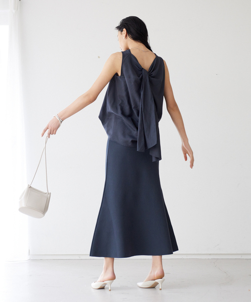 Rouge vif(ルージュヴィフ)の「【セットアップ対応】バックポイントブラウス(シャツ/ブラウス・レディース・ベージュ/ブルー/チャコールグレー・フリー)」の4枚目の写真