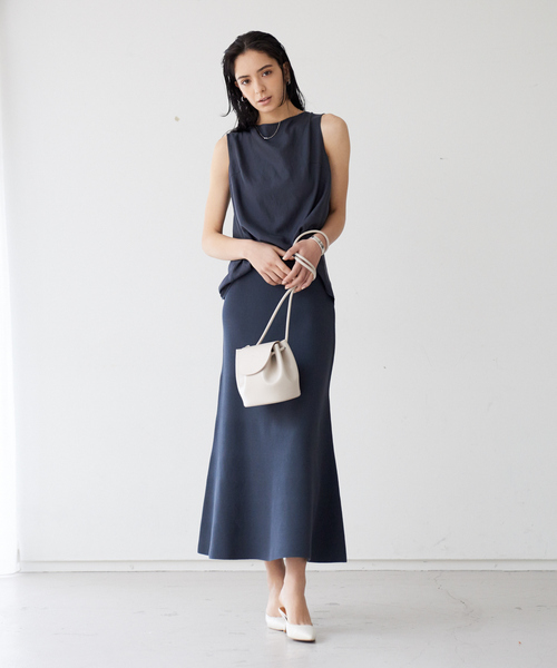 Rouge vif(ルージュヴィフ)の「【セットアップ対応】バックポイントブラウス(シャツ/ブラウス・レディース・ベージュ/ブルー/チャコールグレー・フリー)」の5枚目の写真