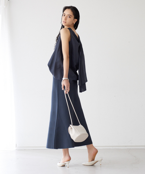 Rouge vif(ルージュヴィフ)の「【セットアップ対応】バックポイントブラウス(シャツ/ブラウス・レディース・ベージュ/ブルー/チャコールグレー・フリー)」の7枚目の写真