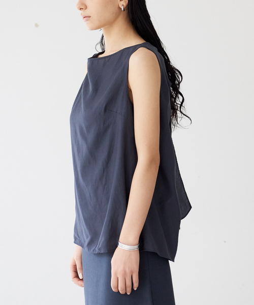 Rouge vif(ルージュヴィフ)の「【セットアップ対応】バックポイントブラウス(シャツ/ブラウス・レディース・ベージュ/ブルー/チャコールグレー・フリー)」の8枚目の写真