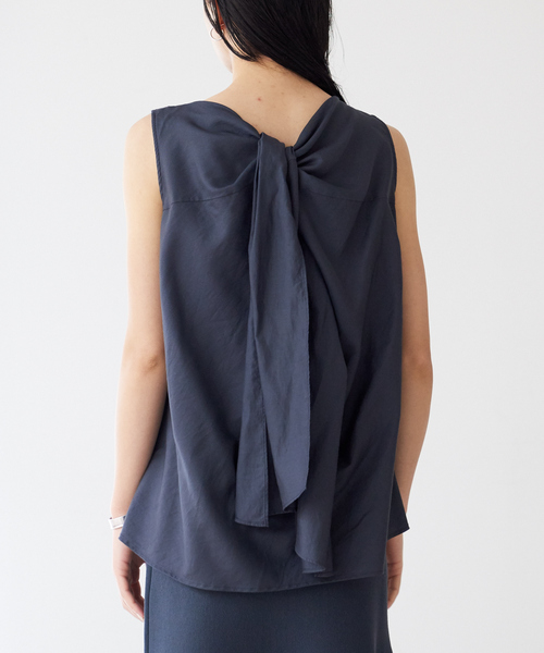 Rouge vif(ルージュヴィフ)の「【セットアップ対応】バックポイントブラウス(シャツ/ブラウス・レディース・ベージュ/ブルー/チャコールグレー・フリー)」の9枚目の写真