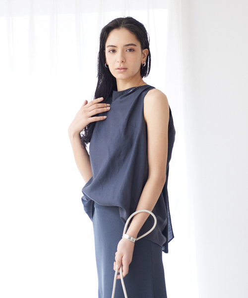 Rouge vif(ルージュヴィフ)の「【セットアップ対応】バックポイントブラウス(シャツ/ブラウス・レディース・ベージュ/ブルー/チャコールグレー・フリー)」の13枚目の写真