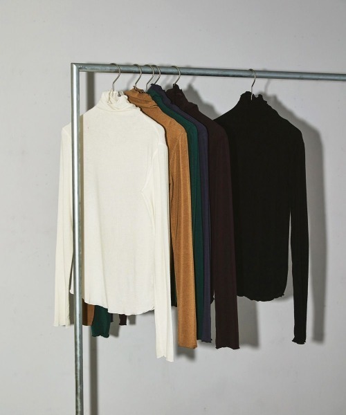 TODAYFUL（トゥデイフル）の「TODAYFUL(トゥデイフル) "Soft Turtleneck Tops"ソフトタートルネックトップス/12220606（Tシャツ/カットソー・レディース・キナリ/マスタード/バーガンディー/グリーン/ブラック・ONE SIZE）」の3枚目の写真