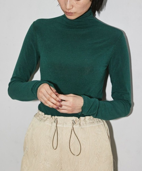 TODAYFUL（トゥデイフル）の「TODAYFUL(トゥデイフル) "Soft Turtleneck Tops"ソフトタートルネックトップス/12220606（Tシャツ/カットソー・レディース・キナリ/マスタード/バーガンディー/グリーン/ブラック・ONE SIZE）」の18枚目の写真