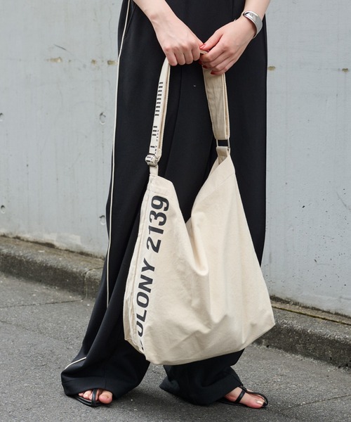 uk お値下げ大歓迎 ☺︎　バッグ Chick ショルダーバッグ バッグ Studs Design Denim Bag