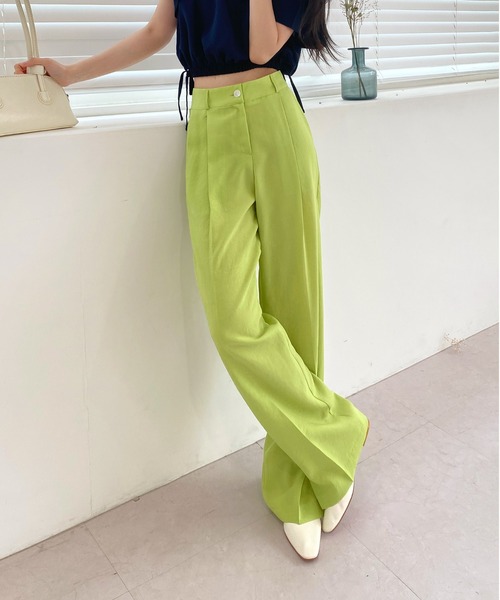 by muni:r（バイ ムニール）の「オルジナルスリットピンタックスラックス（スラックス・レディース・ブラック/ベージュ/イエロー/グリーン/ブルー/ブルー系その他/ライトピンク/スモークピンク・SMALL/MEDIUM）」の3枚目の写真