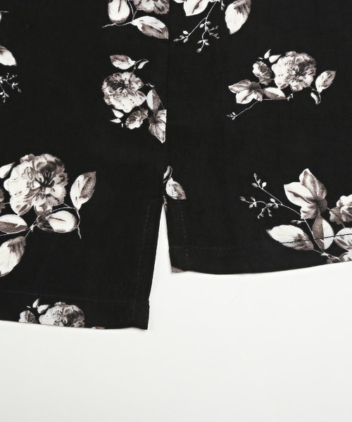 LUXSTYLE(ラグスタイル)の「花柄BIGオープンカラー半袖シャツ(シャツ/ブラウス・メンズ・ブラック/ホワイト・M/L)」の4枚目の写真