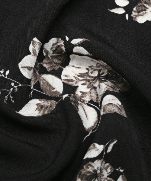 LUXSTYLE(ラグスタイル)の「花柄BIGオープンカラー半袖シャツ(シャツ/ブラウス・メンズ・ブラック/ホワイト・M/L)」の7枚目の写真
