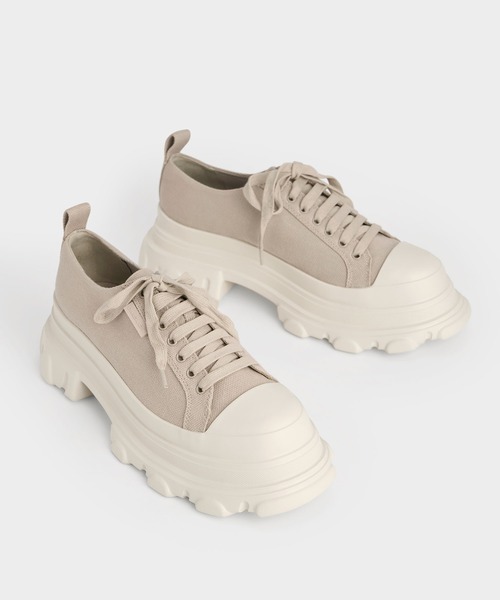 美品 チャールズアンドキース 厚底 スニーカー ベージュ系 CHARLES & KEITH（チャールズ & キース）の「チャンキーソール