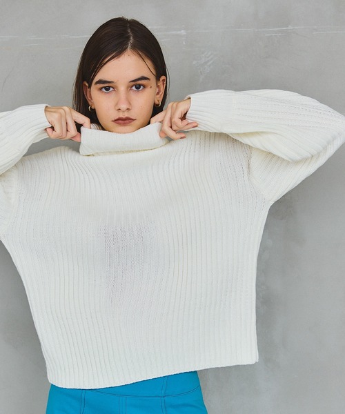 casane（カサネ）の「リブルーズタートルニット（ニット/セーター・レディース・ブラック/ホワイト・FREE）」の14枚目の写真