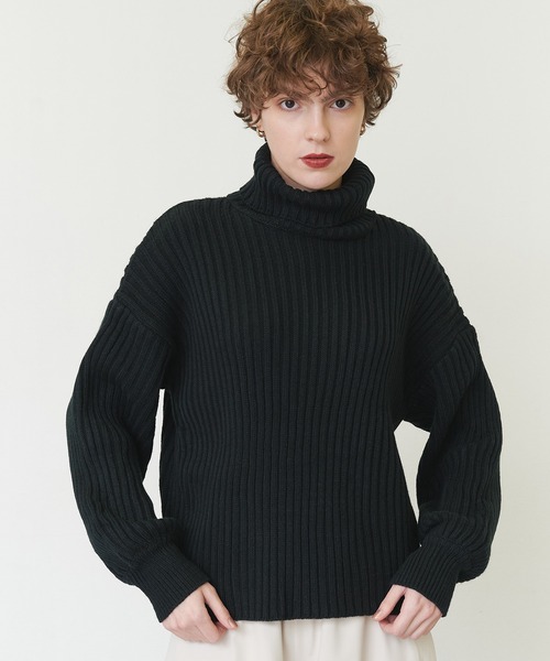 casane（カサネ）の「リブルーズタートルニット（ニット/セーター・レディース・ブラック/ホワイト・FREE）」の7枚目の写真