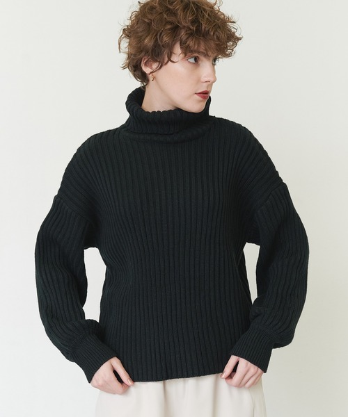 casane（カサネ）の「リブルーズタートルニット（ニット/セーター・レディース・ブラック/ホワイト・FREE）」の8枚目の写真