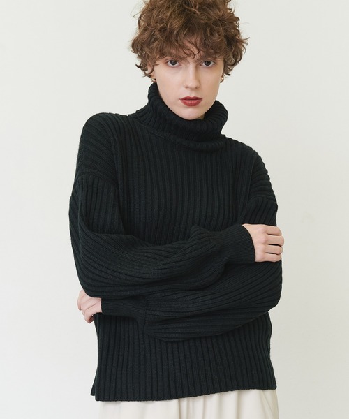 casane（カサネ）の「リブルーズタートルニット（ニット/セーター・レディース・ブラック/ホワイト・FREE）」の9枚目の写真