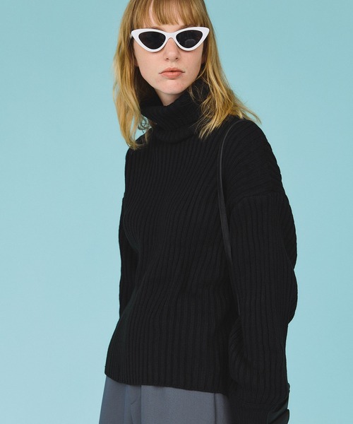 casane（カサネ）の「リブルーズタートルニット（ニット/セーター・レディース・ブラック/ホワイト・FREE）」の15枚目の写真