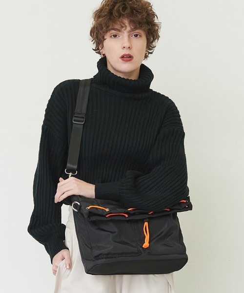 casane（カサネ）の「リブルーズタートルニット（ニット/セーター・レディース・ブラック/ホワイト・FREE）」の17枚目の写真