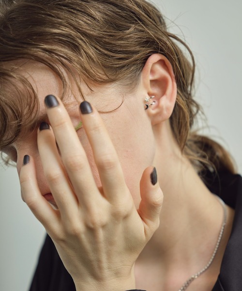 and cloud（アンドクラウド）の「Moon / Star Set Tragus Cuff（イヤーカフ・レディース・シルバー/ブラック/イエローゴールド・FREE）」の3枚目の写真