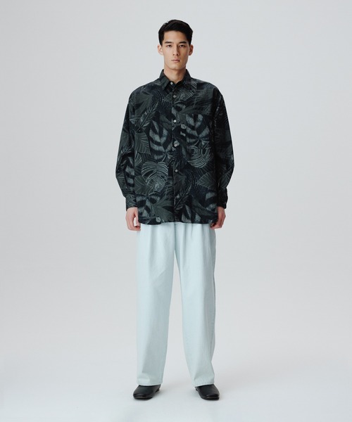 ADAM ET ROPE'(アダムエロペ)の「ボタニカルプリント ビッグシルエット レギュラーカラーシャツ(シャツ/ブラウス・メンズ・ダークグリーン/スミクロ・M/L)」の6枚目の写真