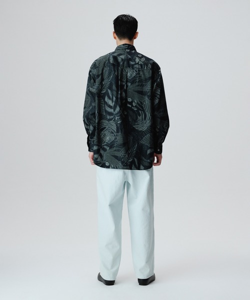 ADAM ET ROPE'(アダムエロペ)の「ボタニカルプリント ビッグシルエット レギュラーカラーシャツ(シャツ/ブラウス・メンズ・ダークグリーン/スミクロ・M/L)」の8枚目の写真