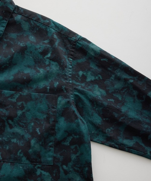ADAM ET ROPE'(アダムエロペ)の「ボタニカルプリント ビッグシルエット レギュラーカラーシャツ(シャツ/ブラウス・メンズ・ダークグリーン/スミクロ・M/L)」の11枚目の写真