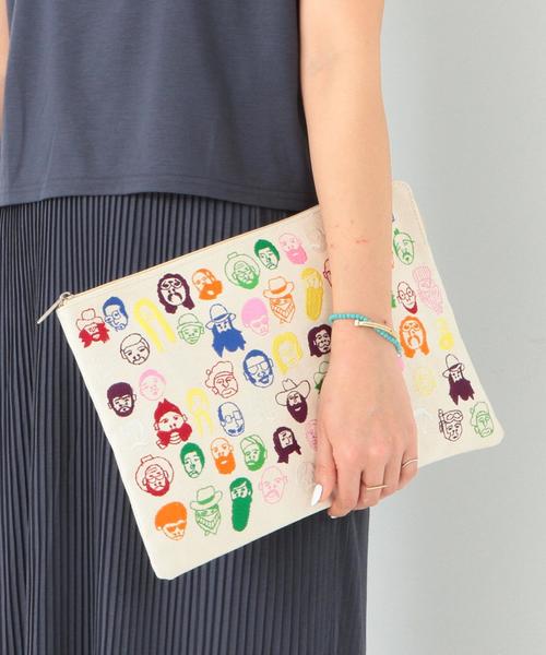 Another Edition(アナザーエディション)の「ANATHA フェイスクラッチ/ANATHA Face CLT◆(クラッチバッグ・レディース・オフホワイト/ライトグレー・フリ-)」の1枚目の写真