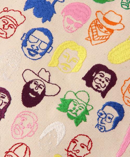 Another Edition(アナザーエディション)の「ANATHA フェイスクラッチ/ANATHA Face CLT◆(クラッチバッグ・レディース・オフホワイト/ライトグレー・フリ-)」の4枚目の写真