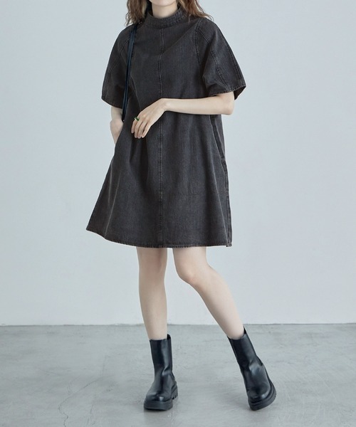 etoll.(エトル)の「60-70s風デニムミニワンピース(ワンピース・レディース・チャコールグレー/ライトブルー・M)」の2枚目の写真