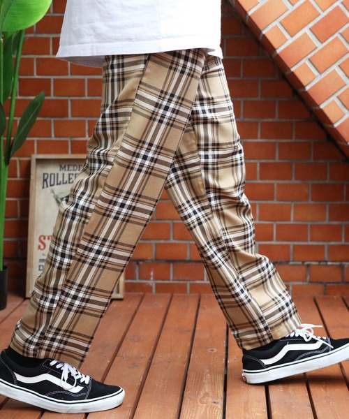 SUGGESTION(サジェッション)の「チェックワイドテーパードパンツ(その他パンツ・メンズ・ブラウン/ベージュ/チャコールグレー/グレー/ブラック系その他/ブラック/アイボリー・MEDIUM/LARGE)」の1枚目の写真