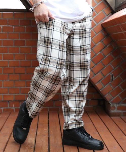 SUGGESTION(サジェッション)の「チェックワイドテーパードパンツ(その他パンツ・メンズ・ブラウン/ベージュ/チャコールグレー/グレー/ブラック系その他/ブラック/アイボリー・MEDIUM/LARGE)」の2枚目の写真