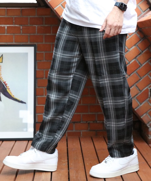 SUGGESTION(サジェッション)の「チェックワイドテーパードパンツ(その他パンツ・メンズ・ブラウン/ベージュ/チャコールグレー/グレー/ブラック系その他/ブラック/アイボリー・MEDIUM/LARGE)」の3枚目の写真