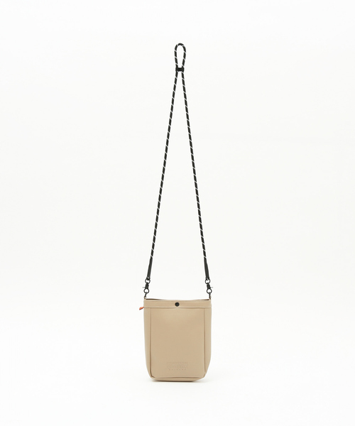 UNIVERSAL OVERALL(ユニバーサルオーバーオール)の「【UNIVERSALOVERALL / ユニバーサルオーバーオール】エンボスロゴザイルショルダー(ショルダーバッグ・メンズ・ブラック/グリーン系その他/ブラウン/ベージュ・フリー)」の6枚目の写真