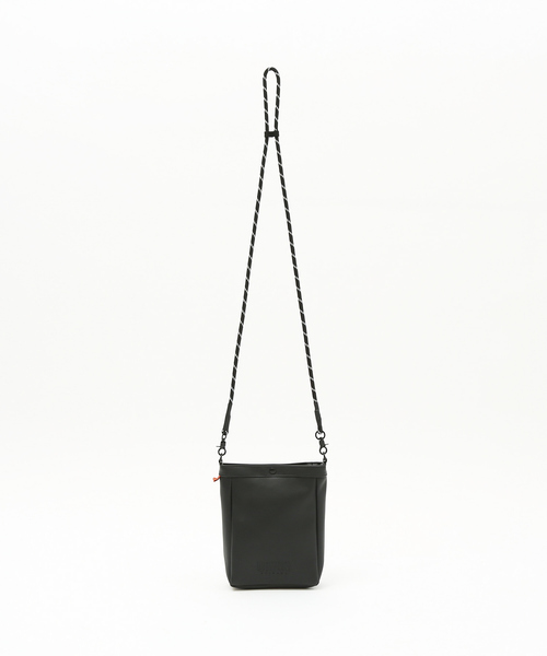 UNIVERSAL OVERALL(ユニバーサルオーバーオール)の「【UNIVERSALOVERALL / ユニバーサルオーバーオール】エンボスロゴザイルショルダー(ショルダーバッグ・メンズ・ブラック/グリーン系その他/ブラウン/ベージュ・フリー)」の18枚目の写真